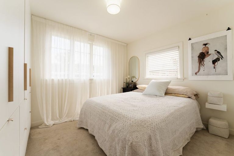 Photo of property in 92 Hargest Crescent, Saint Clair, Dunedin, 9012