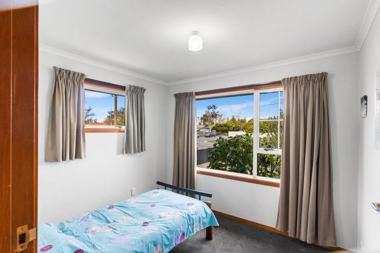 Photo of property in 53 Farquhars Road, Redwood, Christchurch, 8051