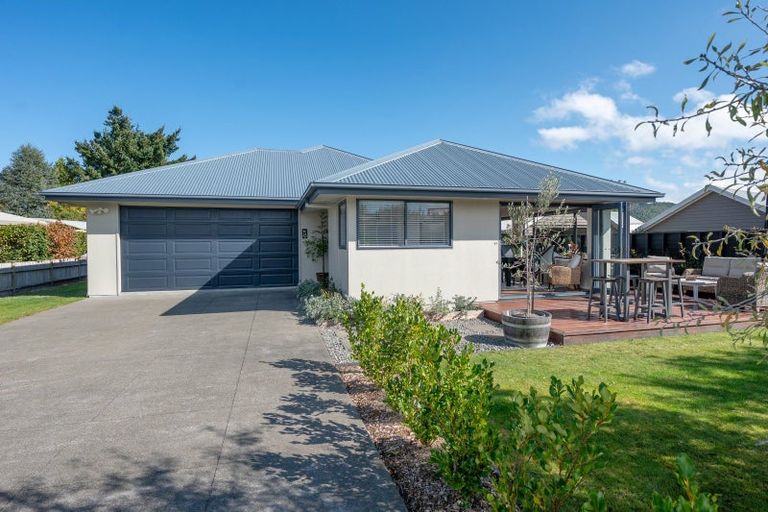 Photo of property in 14 Lakemere Way, Kinloch, Taupo, 3377