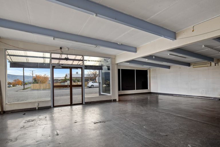 Photo of property in Terrace Stores, 29 Royal Terrace, Alexandra, 9320