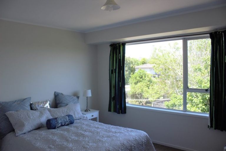 Photo of property in 2/230 Glamorgan Drive, Northcross, Auckland, 0630