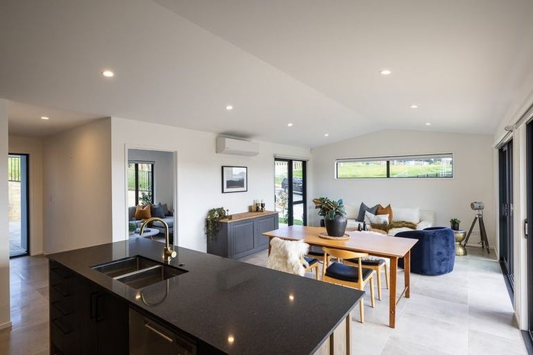Photo of property in 11 Kanono Way, Helensville, 0800