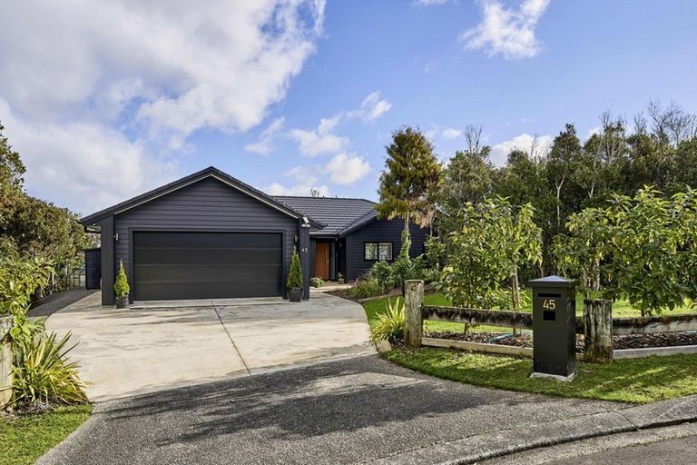 Photo of property in 45 Mount Marua Way, Timberlea, Upper Hutt, 5018