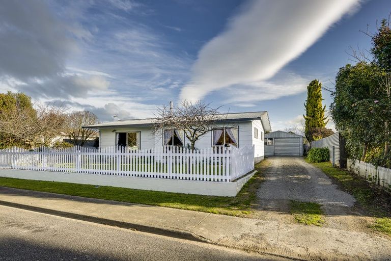 Photo of property in 6 Burton Crescent, Flaxmere, Hastings, 4120