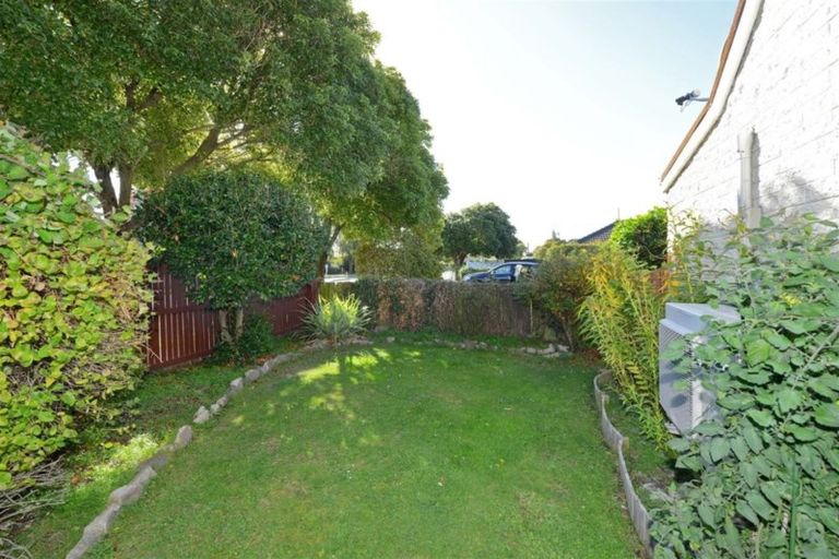 Photo of property in 70 Cutts Road, Russley, Christchurch, 8042