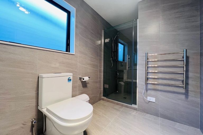 Photo of property in 18 Parahau Road, Papakura, 2110