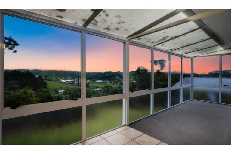 Photo of property in 4 Mcentee Road, Waitakere, Auckland, 0816
