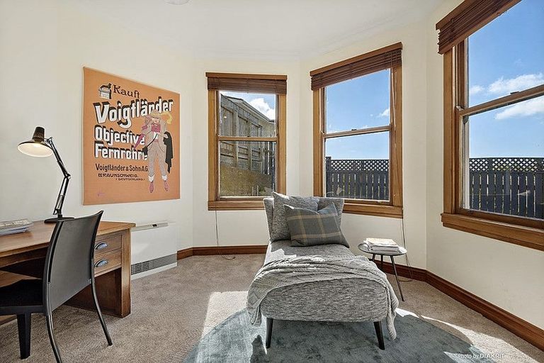 Photo of property in 26 Grove Road, Kelburn, Wellington, 6012