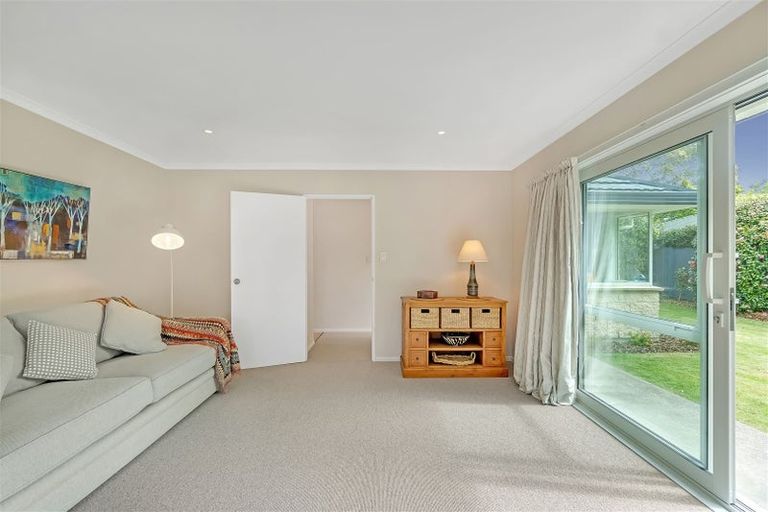 Photo of property in 15 Tyndale Place, Ilam, Christchurch, 8041