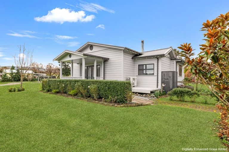 Photo of property in 100 Cole Street, Dannevirke, 4930