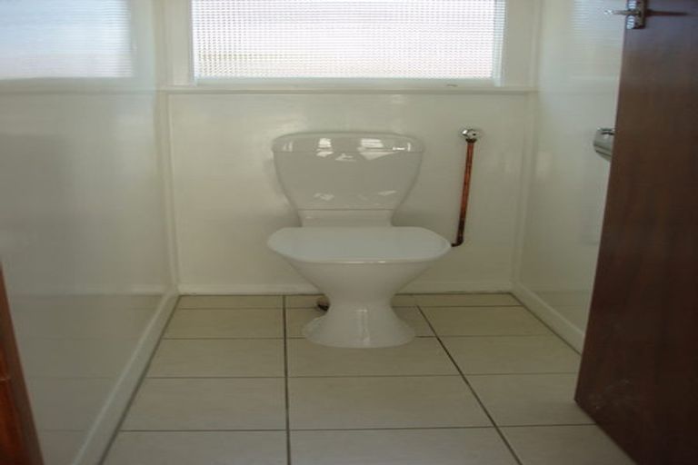 Photo of property in 73 Mills Road, Brooklyn, Wellington, 6021