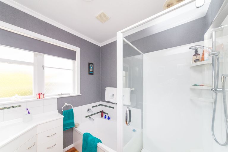 Photo of property in 3 Wincanton Place, Awapuni, Palmerston North, 4412