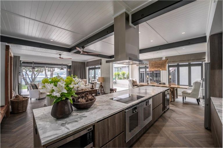 Photo of property in 10 Ida Way, Omaha, 0986