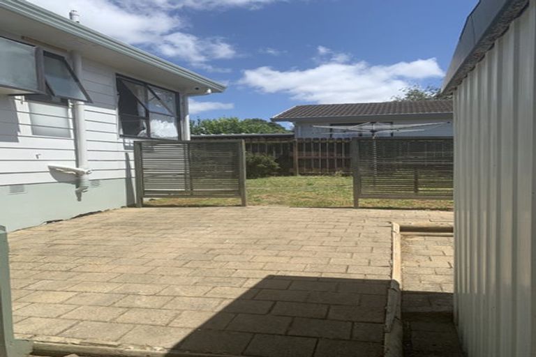 Photo of property in 2/4 Etherton Drive, Weymouth, Auckland, 2103