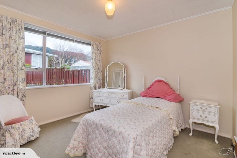 Photo of property in 301 Stokes Valley Road, Stokes Valley, Lower Hutt, 5019