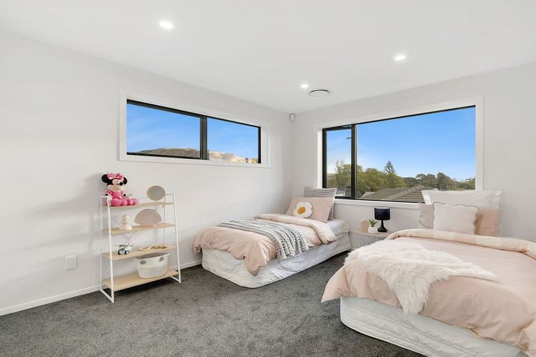 Photo of property in 68 Kakariki Grove, Waikanae, 5036