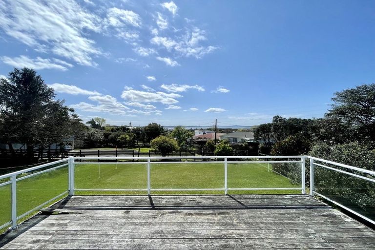 Photo of property in 1 Taha Road, Te Atatu South, Auckland, 0610