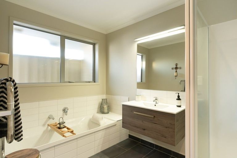 Photo of property in 18 North Bay Road, Pyes Pa, Tauranga, 3112