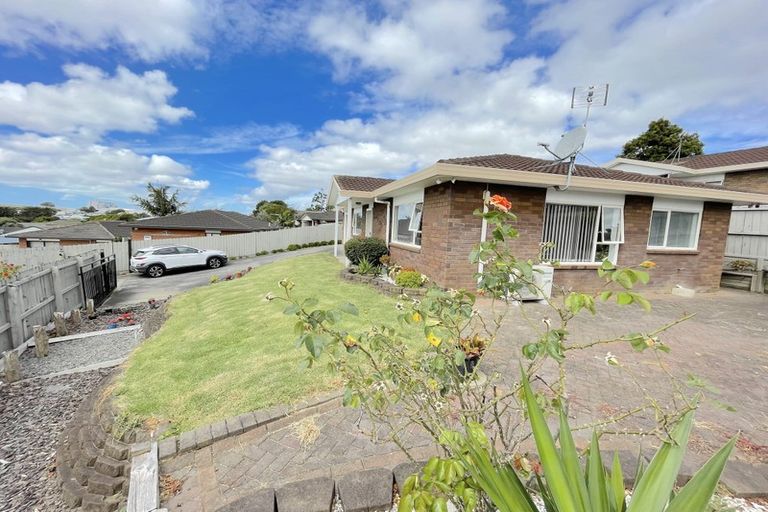Photo of property in 2/25 Kopara Place, Clendon Park, Auckland, 2103