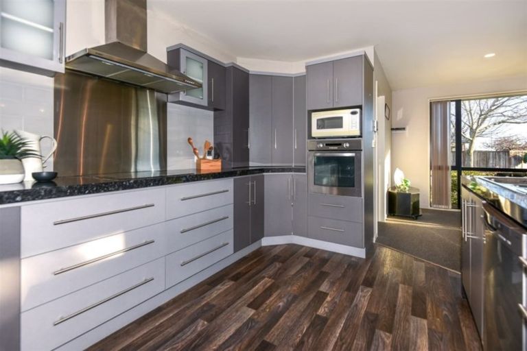 Photo of property in 94 Rothesay Road, Parklands, Christchurch, 8083