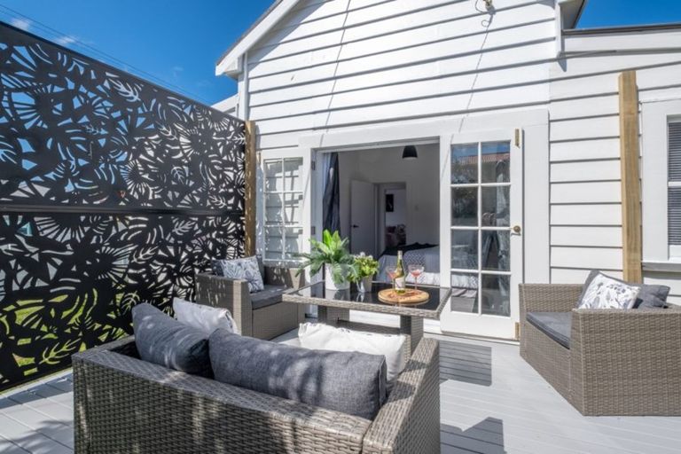 Photo of property in 3 Preston Street, Eltham, 4322