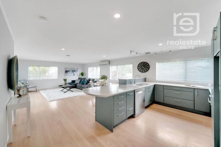 Photo of property in 60 De Quincey Terrace, Highland Park, Auckland, 2010