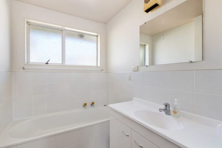 Photo of property in 17 Resolution Place, Bryndwr, Christchurch, 8053