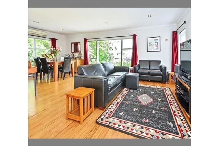 Photo of property in 6 Gills Avenue, Papakura, 2110