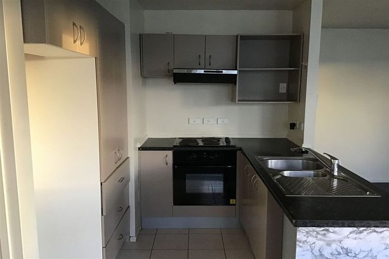 Photo of property in 36 Woodbank Drive, Glen Eden, Auckland, 0602