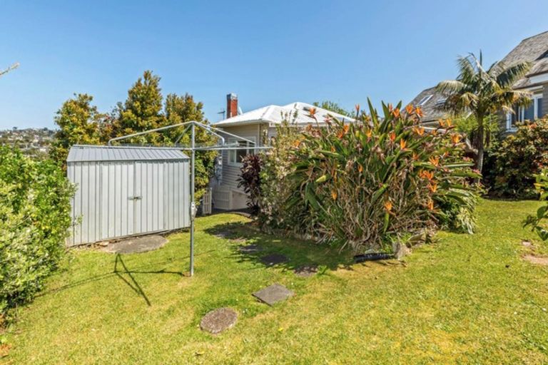 Photo of property in 35 Bayview Road, Browns Bay, Auckland, 0630