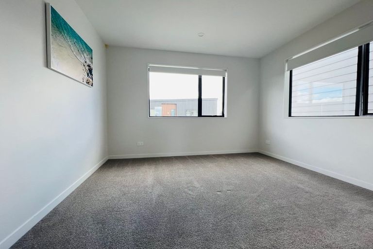 Photo of property in 18 Parahau Road, Papakura, 2110