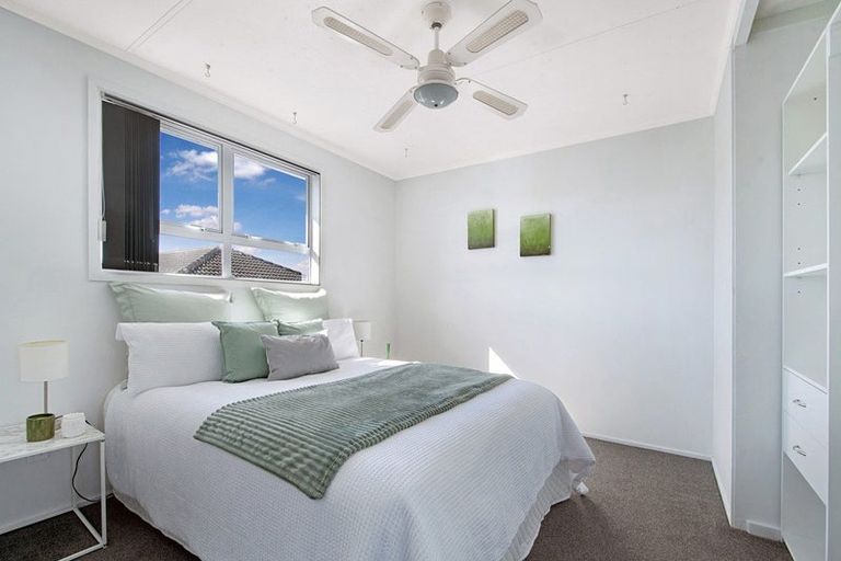 Photo of property in 33 Lincoln Park Avenue, Massey, Auckland, 0614