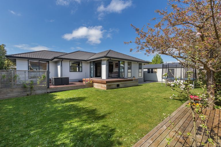 Photo of property in 68 Orrick Crescent, Avondale, Christchurch, 8061
