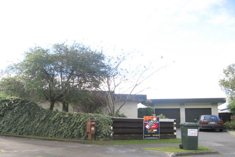 Photo of property in 12 Weathers Place, Taradale, Napier, 4112