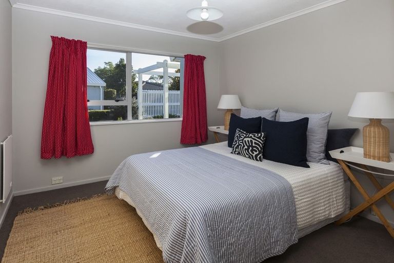 Photo of property in 39 Laing Crescent, Heathcote Valley, Christchurch, 8022