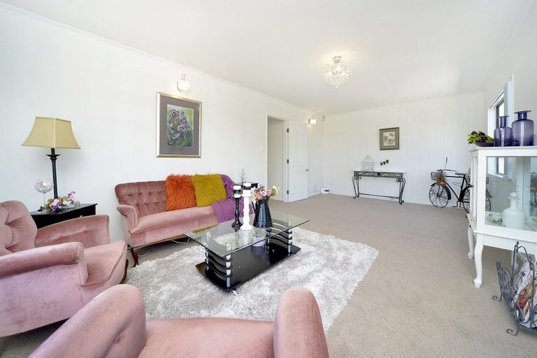 Photo of property in 32 Hollyford Drive, Clover Park, Auckland, 2105