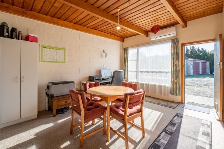 Photo of property in 207a Waikawa Road, Waikawa, Picton, 7220