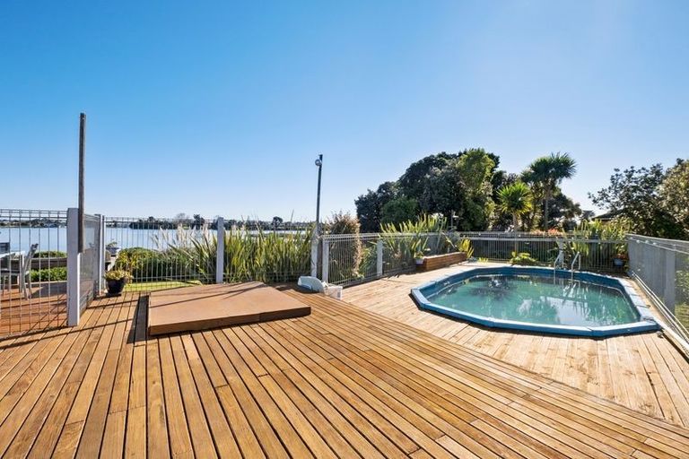 Photo of property in 65 Edgewater Drive, Pakuranga, Auckland, 2010