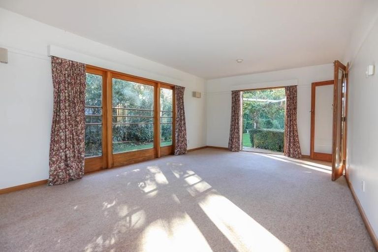 Photo of property in 6 Verran Place, Fendalton, Christchurch, 8052