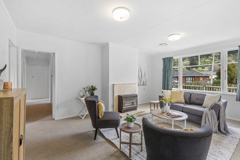 Photo of property in 10 Findlay Street, Tawa, Wellington, 5028