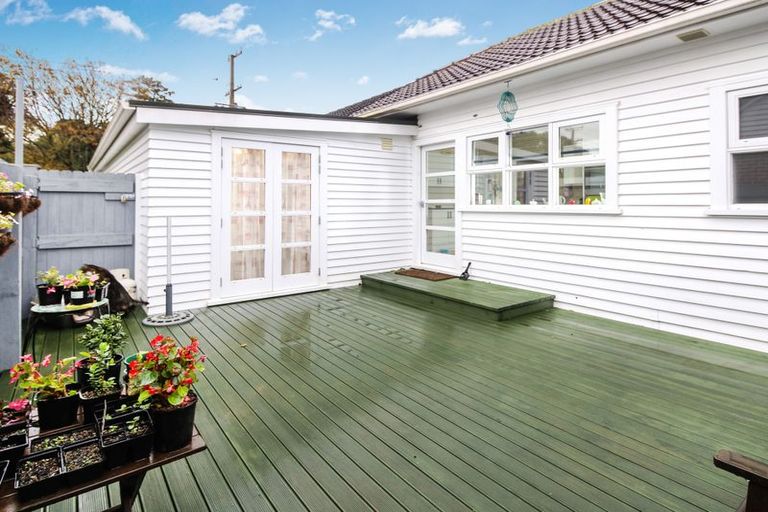 Photo of property in 100 Carrington Road, Mount Albert, Auckland, 1025