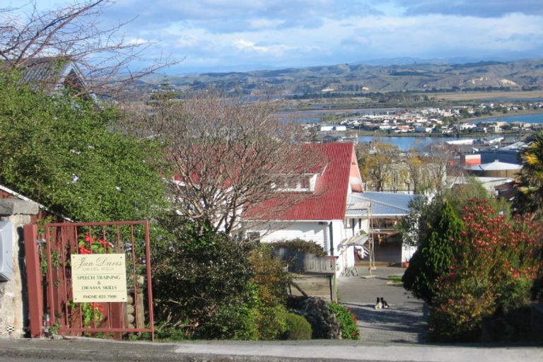 Photo of property in 18 Roslyn Road, Bluff Hill, Napier, 4110