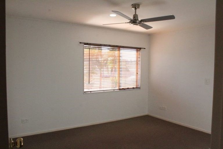 Photo of property in 1 Daria Place, Northpark, Auckland, 2013