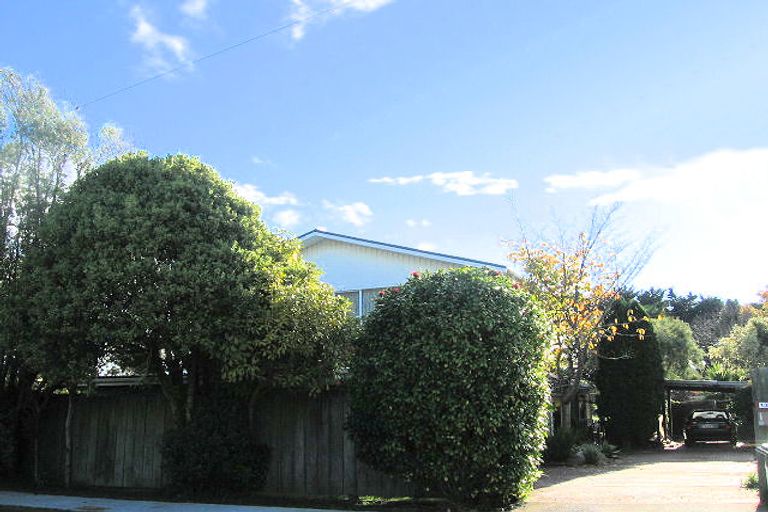 Photo of property in 13 Wairere Grove, Paraparaumu, 5032