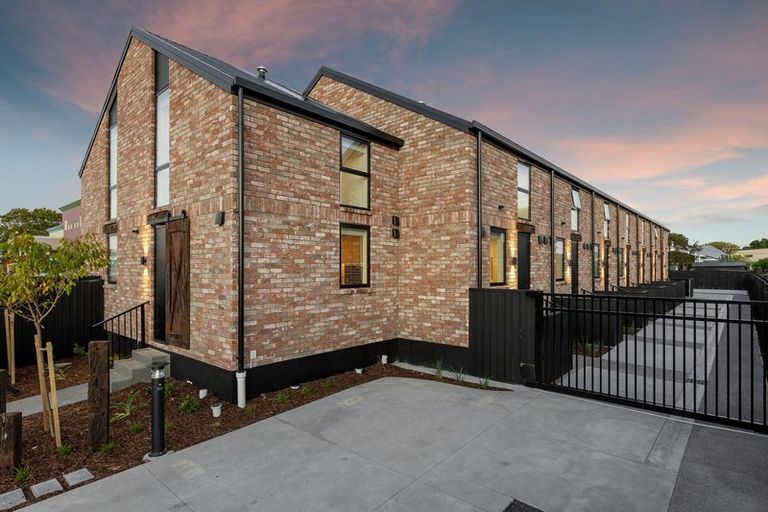 Photo of property in 6/196 Hills Road, Edgeware, Christchurch, 8013