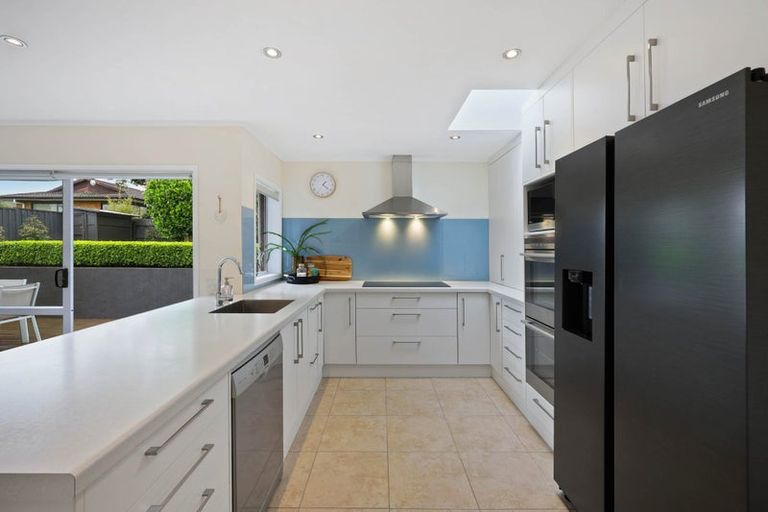 Photo of property in 6 Camira Place, Botany Downs, Auckland, 2010