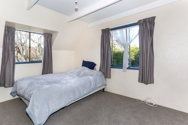 Photo of property in 2/31 Challen Close, Conifer Grove, Takanini, 2112