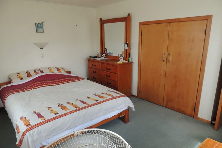 Photo of property in 18 Lavelle Road, Henderson, Auckland, 0612