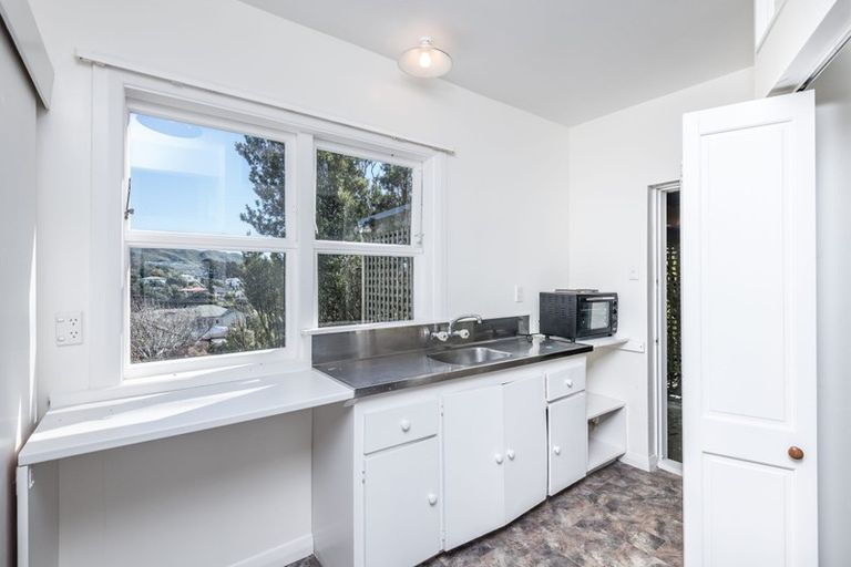 Photo of property in 11 Miles Crescent, Newlands, Wellington, 6037