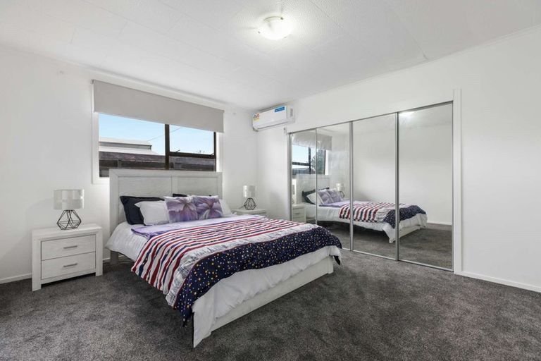 Photo of property in 11c Bamboo Grove, Kelston, Auckland, 0602